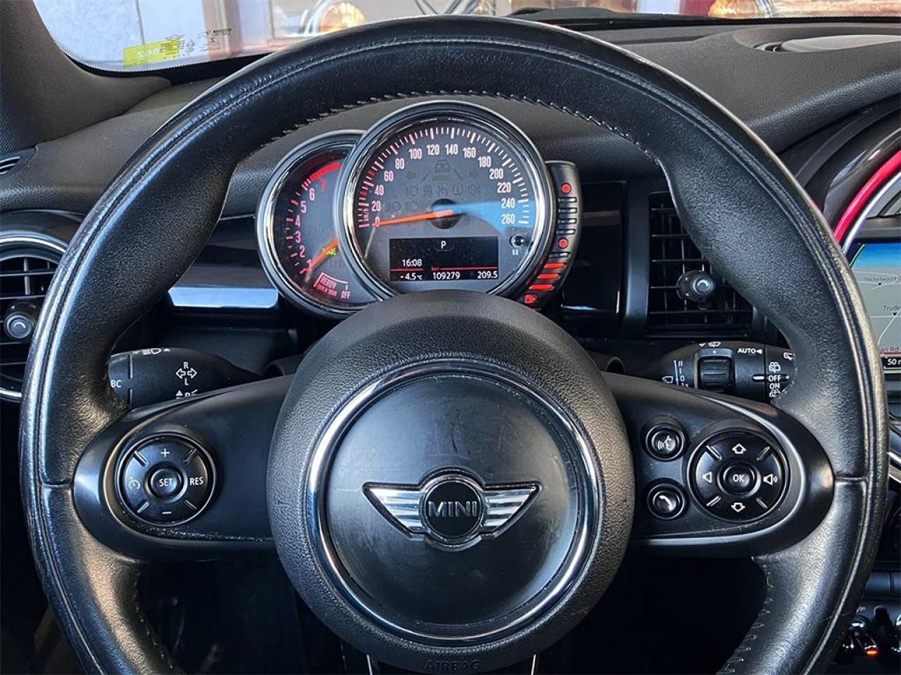 2015 MINI Cooper S|NAVIGATION|PANOROOF|LEATHER|ALLOYS Photo