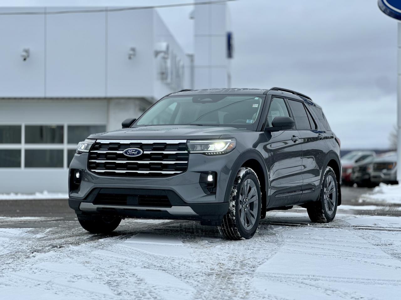 2026 Ford Explorer Active w/200A Pkg 4WD Photo2