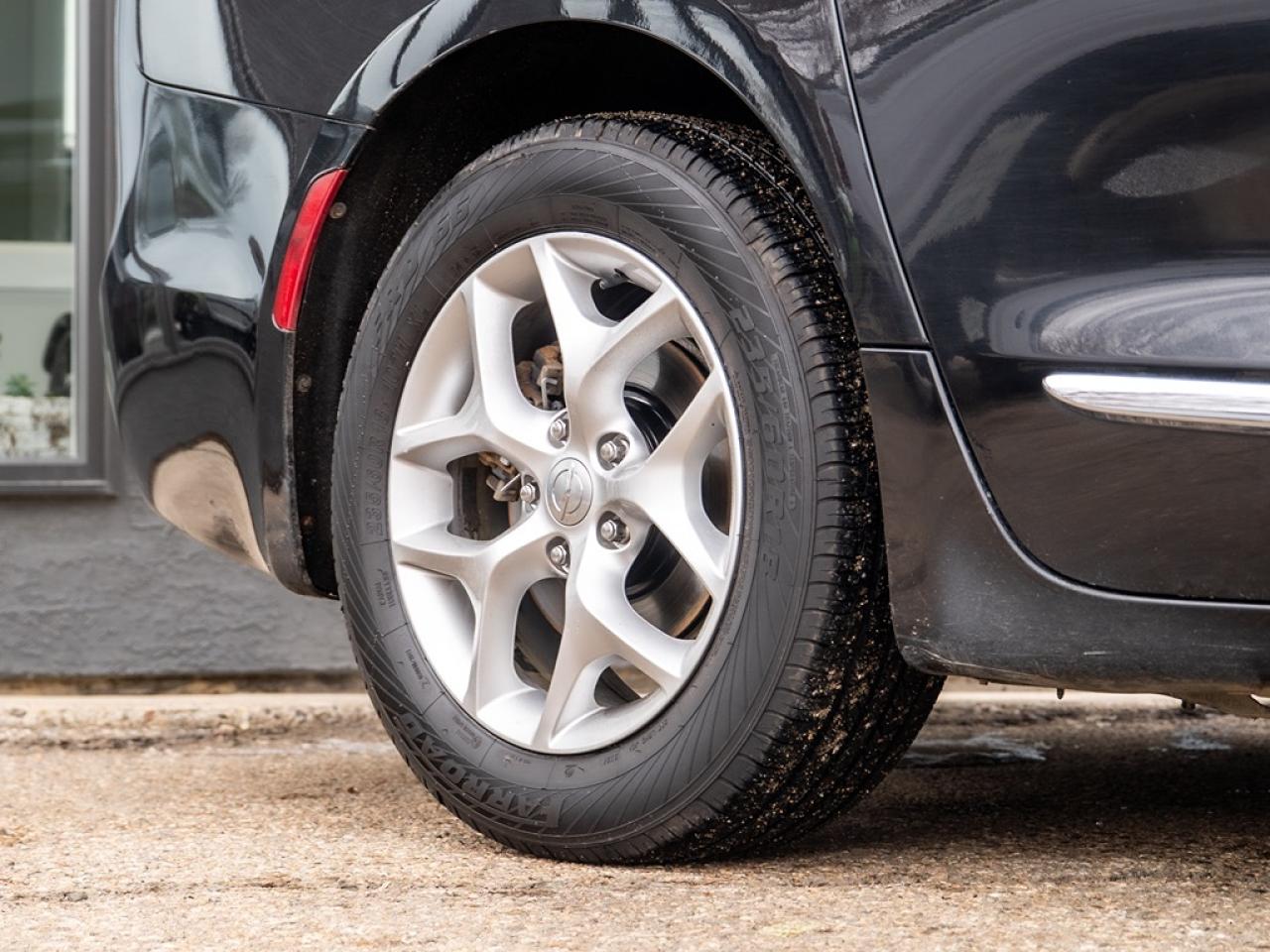 2018 Chrysler Pacifica Touring-L Plus 2WD Photo26