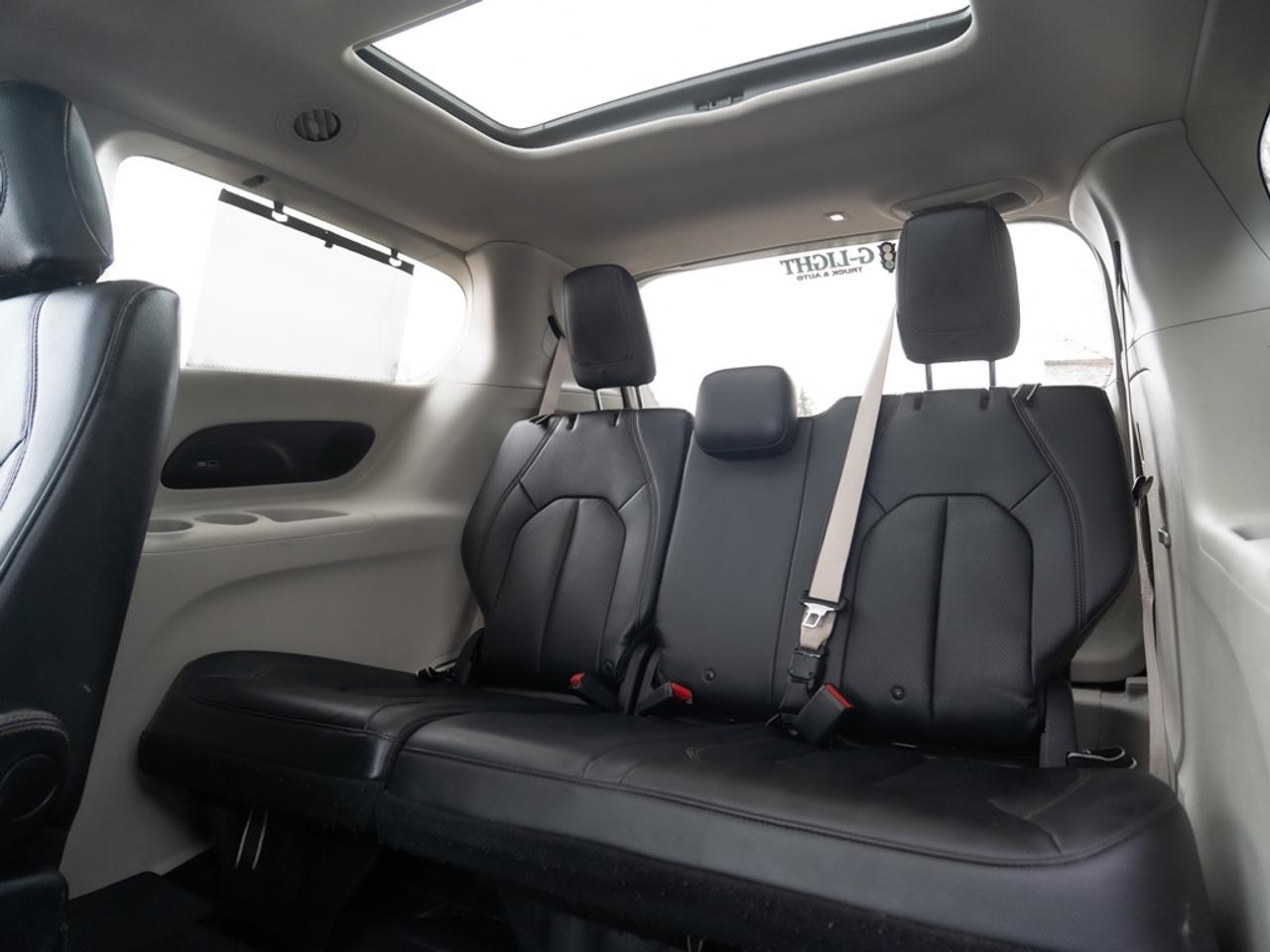 2018 Chrysler Pacifica Touring-L Plus 2WD Photo21