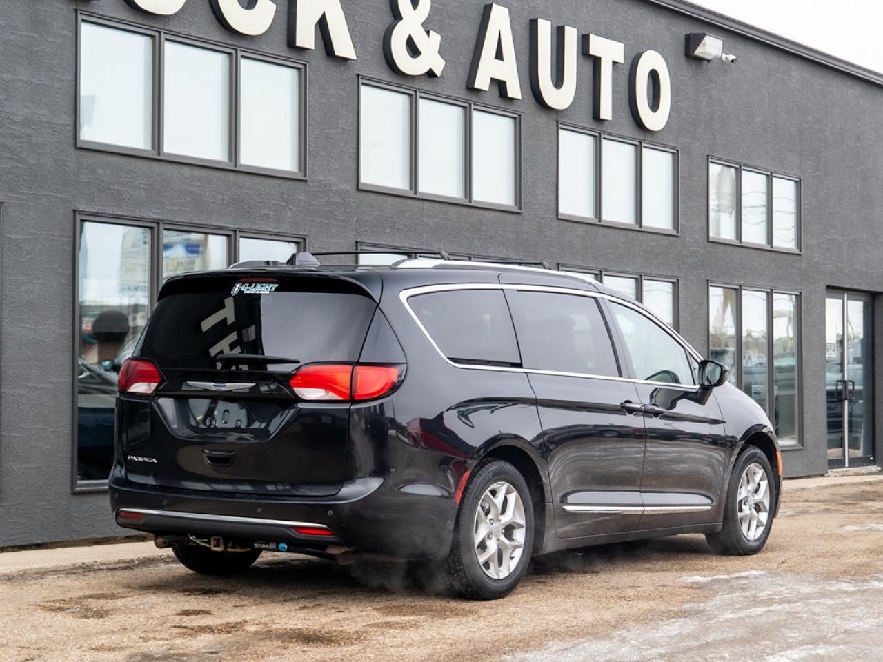 2018 Chrysler Pacifica Touring-L Plus 2WD Photo28