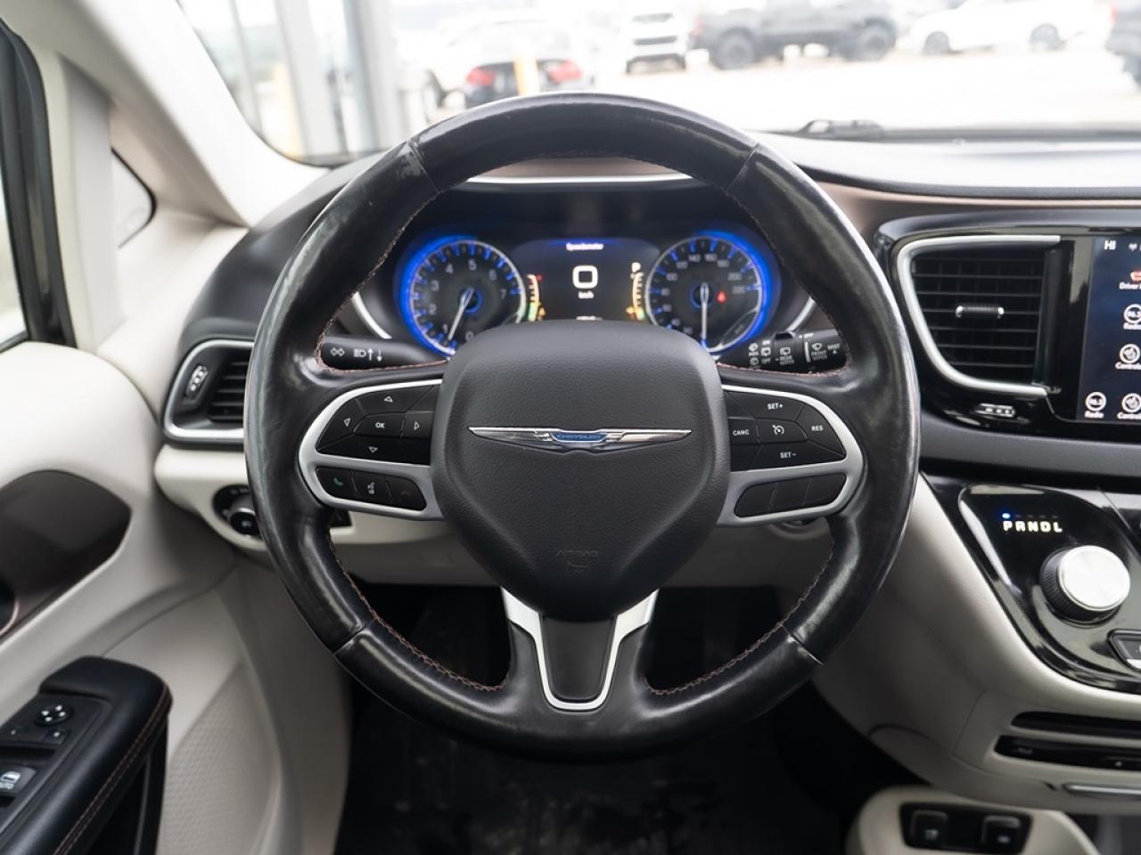 2018 Chrysler Pacifica Touring-L Plus 2WD Photo12