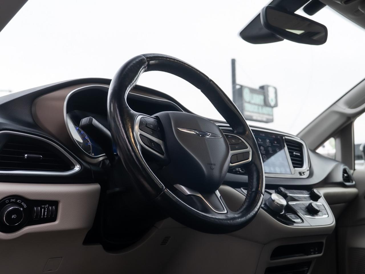 2018 Chrysler Pacifica Touring-L Plus 2WD Photo36