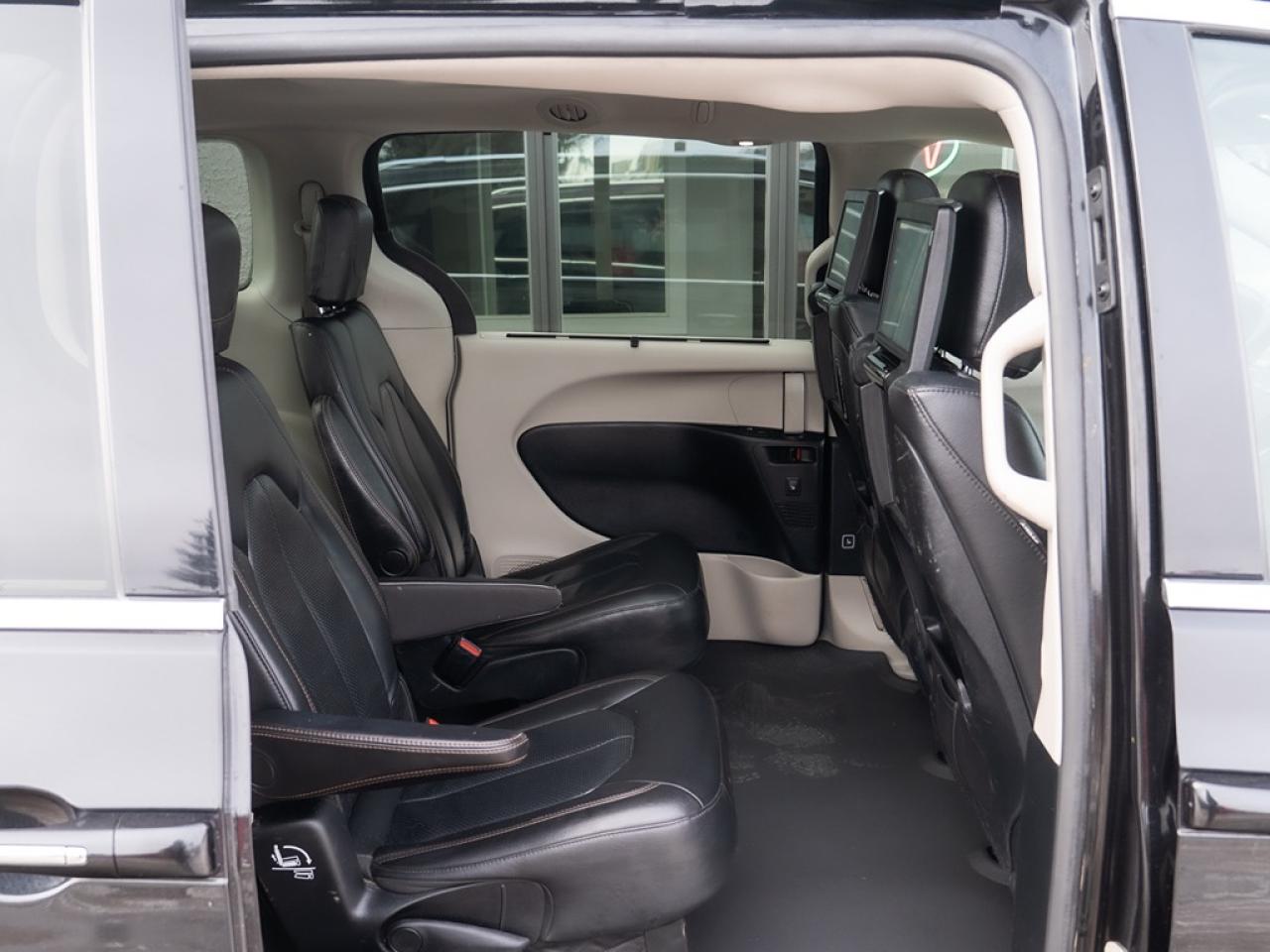 2018 Chrysler Pacifica Touring-L Plus 2WD Photo42