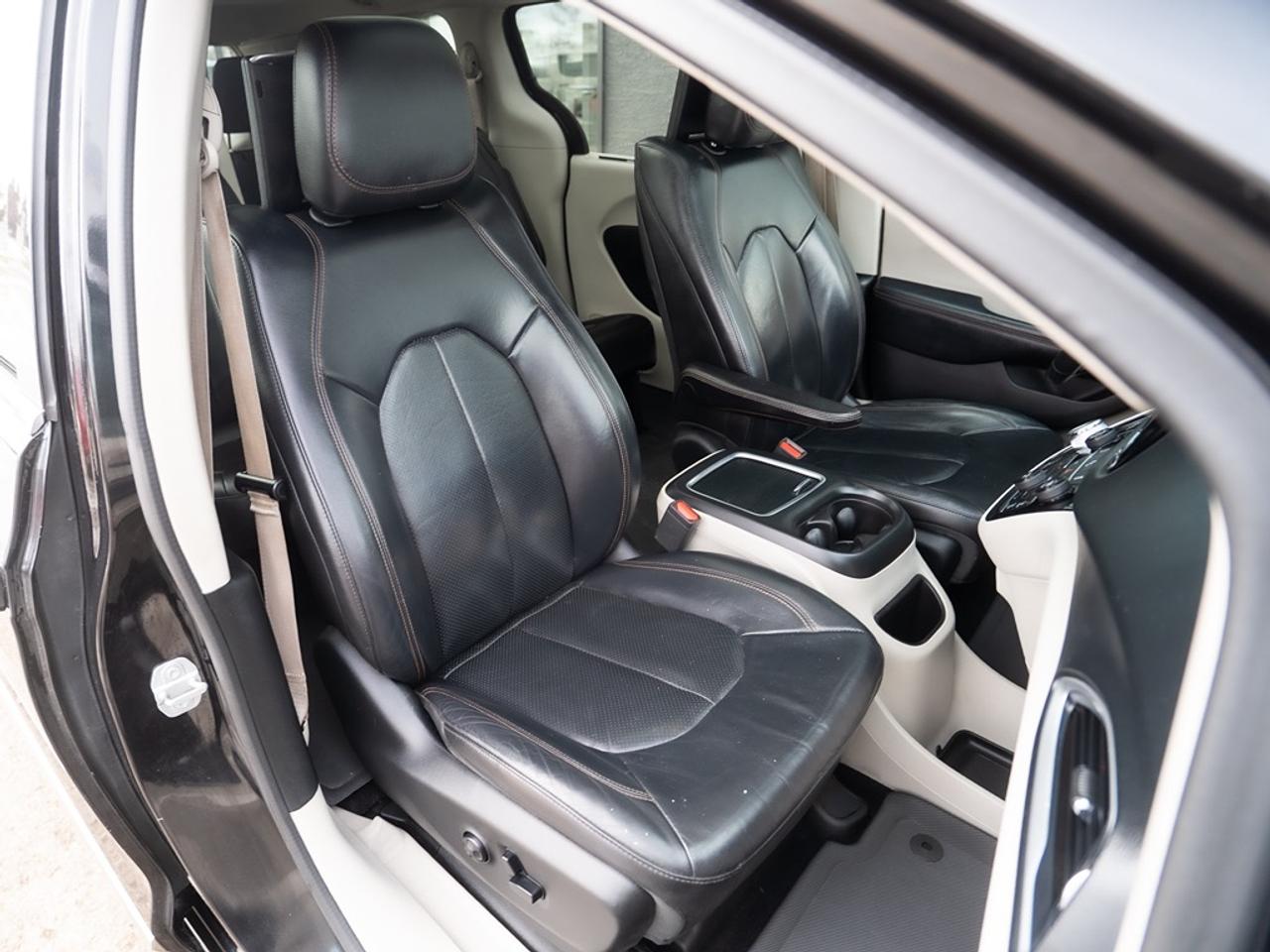 2018 Chrysler Pacifica Touring-L Plus 2WD Photo20