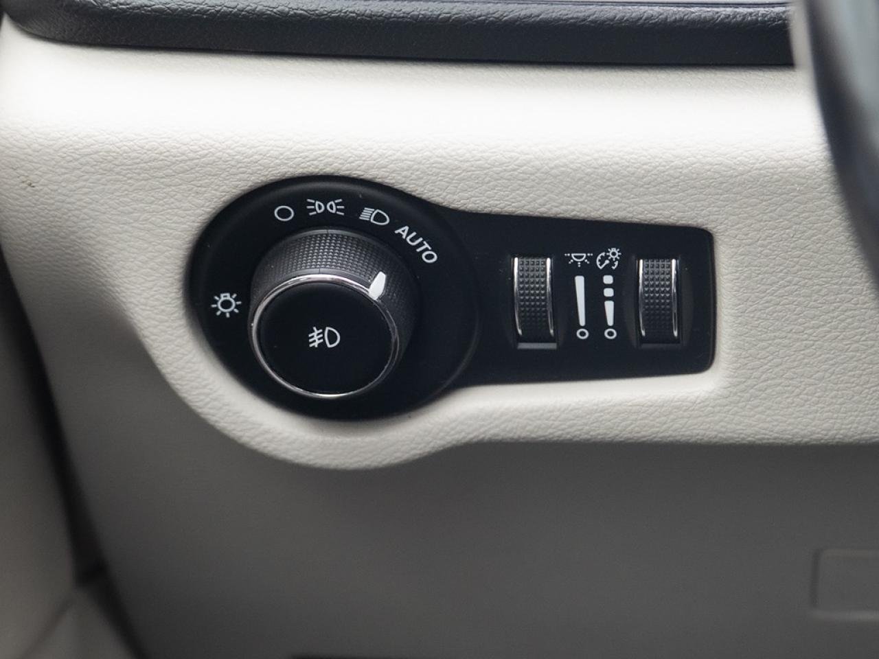 2018 Chrysler Pacifica Touring-L Plus 2WD Photo34