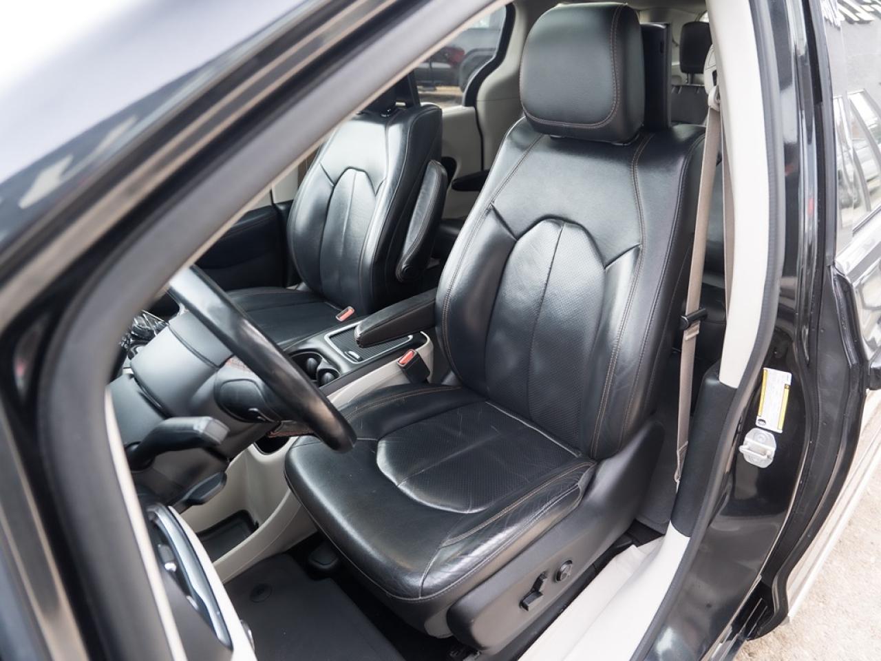 2018 Chrysler Pacifica Touring-L Plus 2WD Photo40