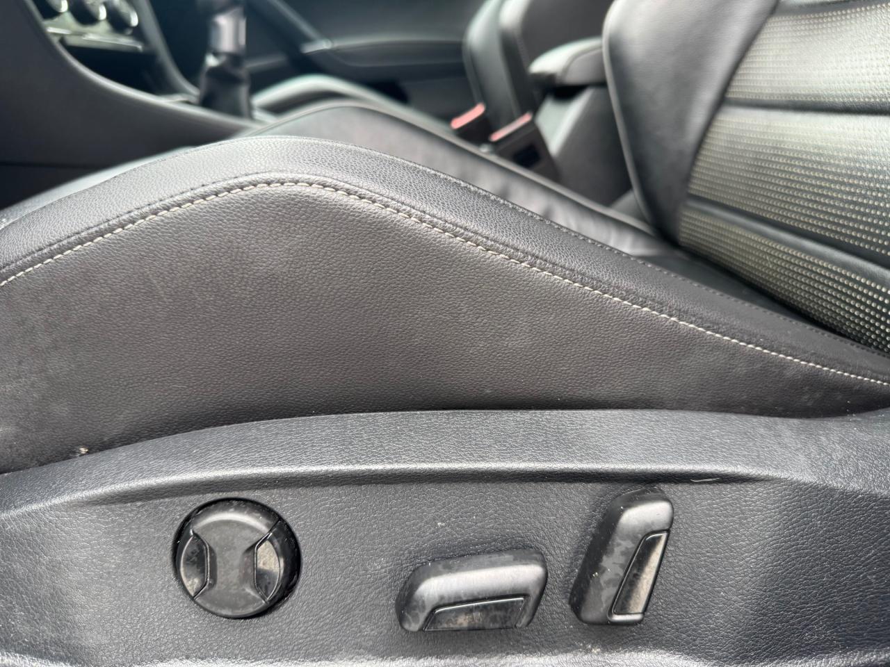 2018 Volkswagen Golf R 2.0 TSI Accident Free | AWD 4Motion | Manual Photo