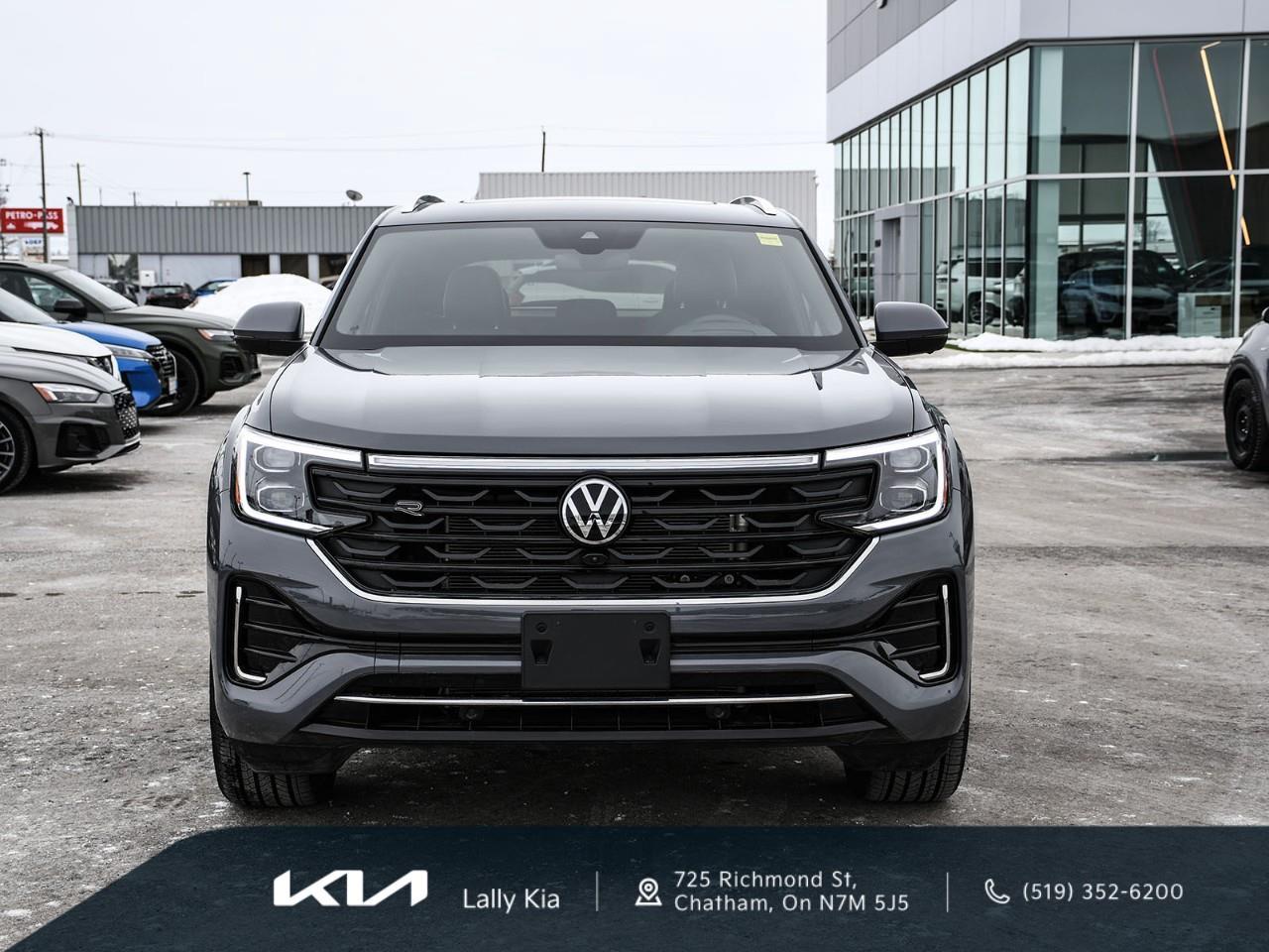 2026 Volkswagen Atlas Cross Sport 2.0 TSI Execline New Arrival | Clean CarFax | Leather | Roof | Nav Photo