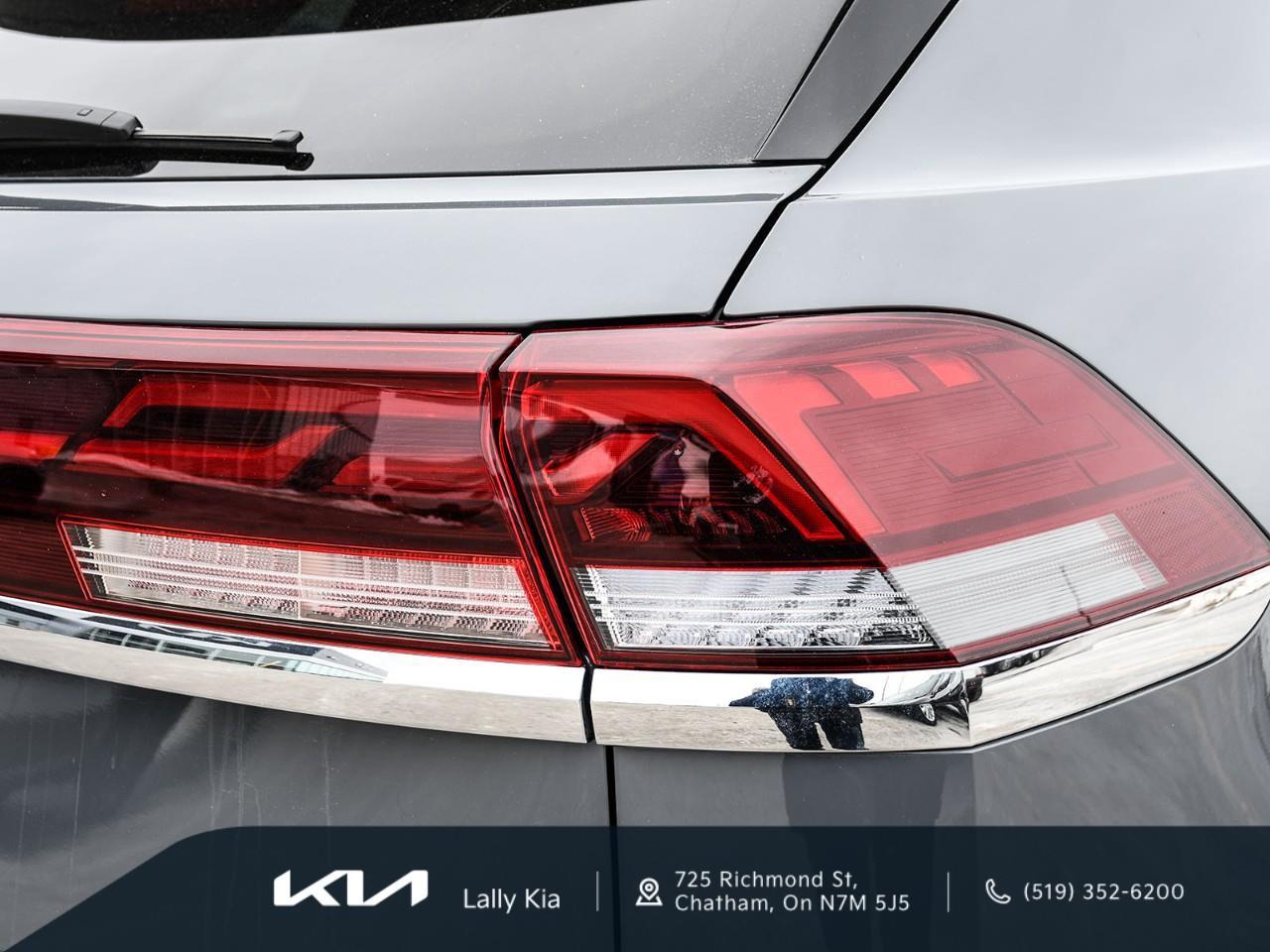 2026 Volkswagen Atlas Cross Sport 2.0 TSI Execline New Arrival | Clean CarFax | Leather | Roof | Nav Photo