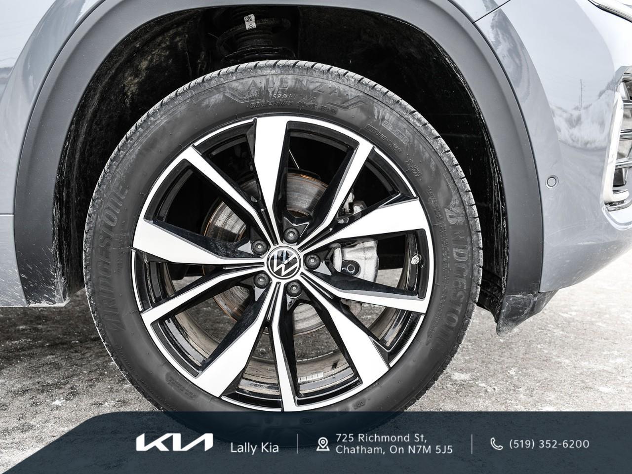 2026 Volkswagen Atlas Cross Sport 2.0 TSI Execline New Arrival | Clean CarFax | Leather | Roof | Nav Photo