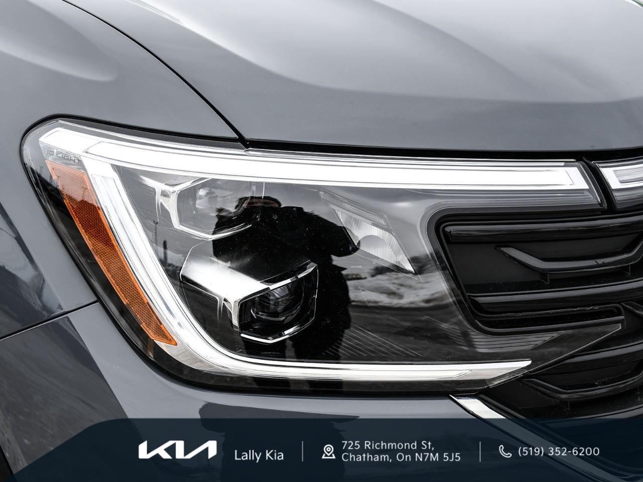 2026 Volkswagen Atlas Cross Sport 2.0 TSI Execline New Arrival | Clean CarFax | Leather | Roof | Nav Photo