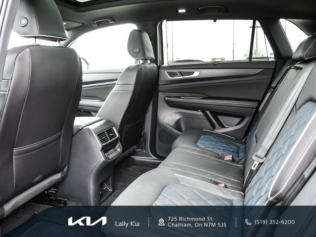 2026 Volkswagen Atlas Cross Sport 2.0 TSI Execline New Arrival | Clean CarFax | Leather | Roof | Nav Photo