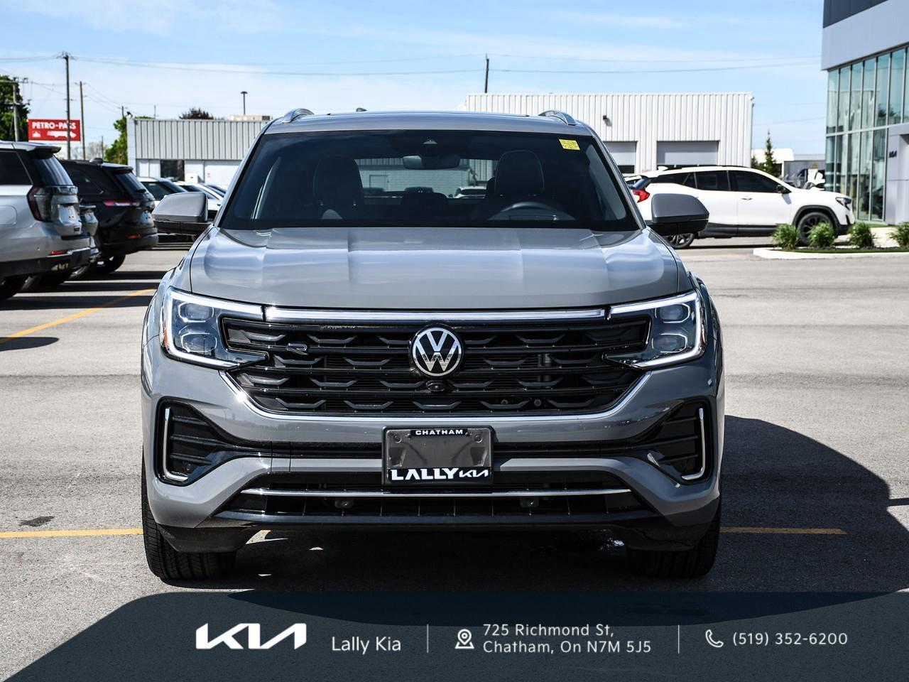 2026 Volkswagen Atlas Cross Sport 2.0 TSI Execline New Arrival | Clean CarFax | Leather | Roof | Nav Photo