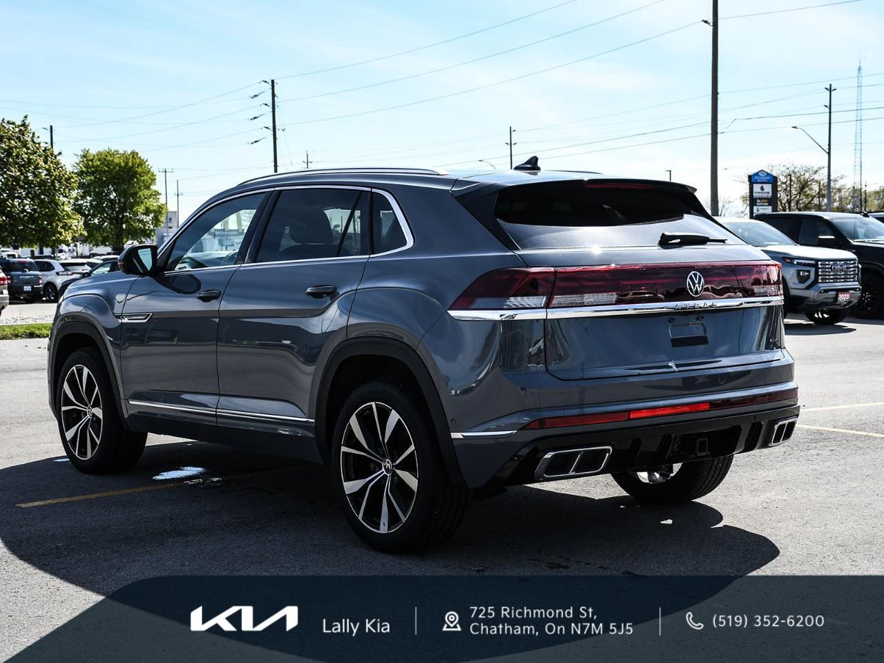 2026 Volkswagen Atlas Cross Sport 2.0 TSI Execline New Arrival | Clean CarFax | Leather | Roof | Nav Photo