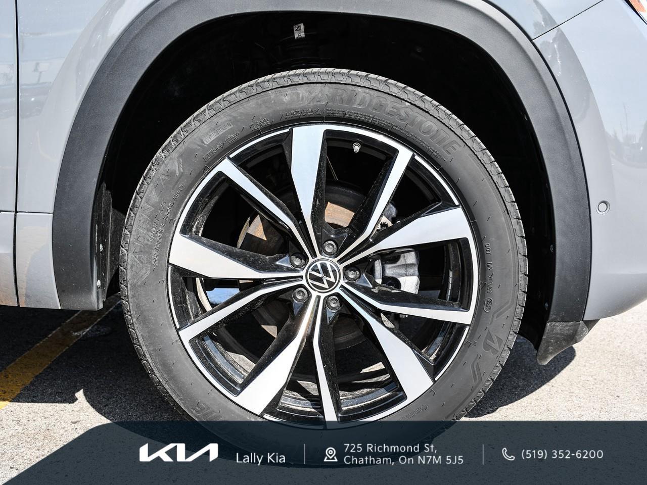 2026 Volkswagen Atlas Cross Sport 2.0 TSI Execline New Arrival | Clean CarFax | Leather | Roof | Nav Photo