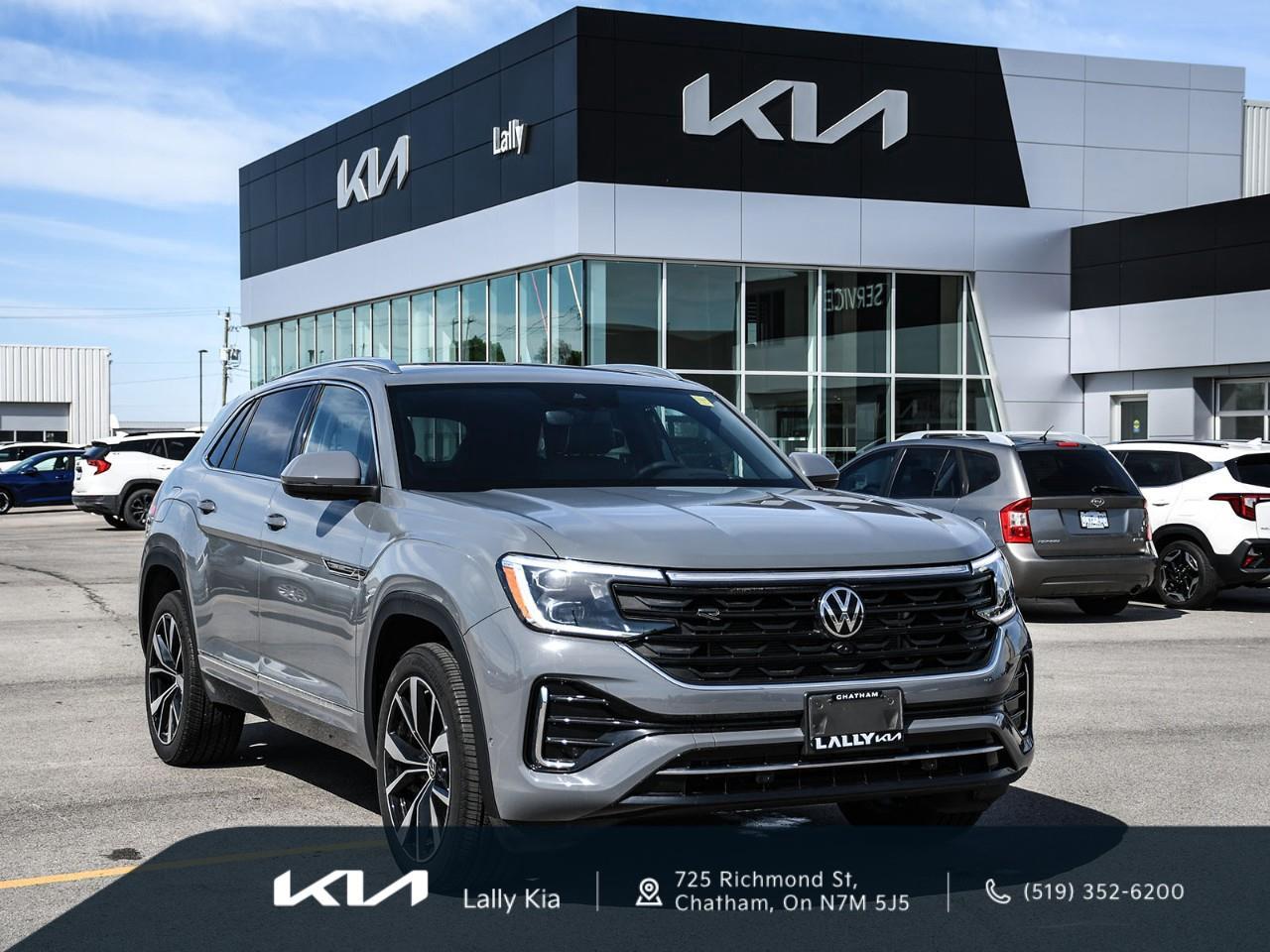 2026 Volkswagen Atlas Cross Sport 2.0 TSI Execline New Arrival | Clean CarFax | Leather | Roof | Nav Photo