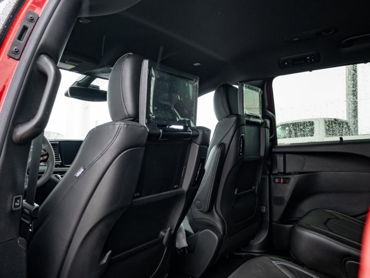 2026 Chrysler Pacifica Select Photo