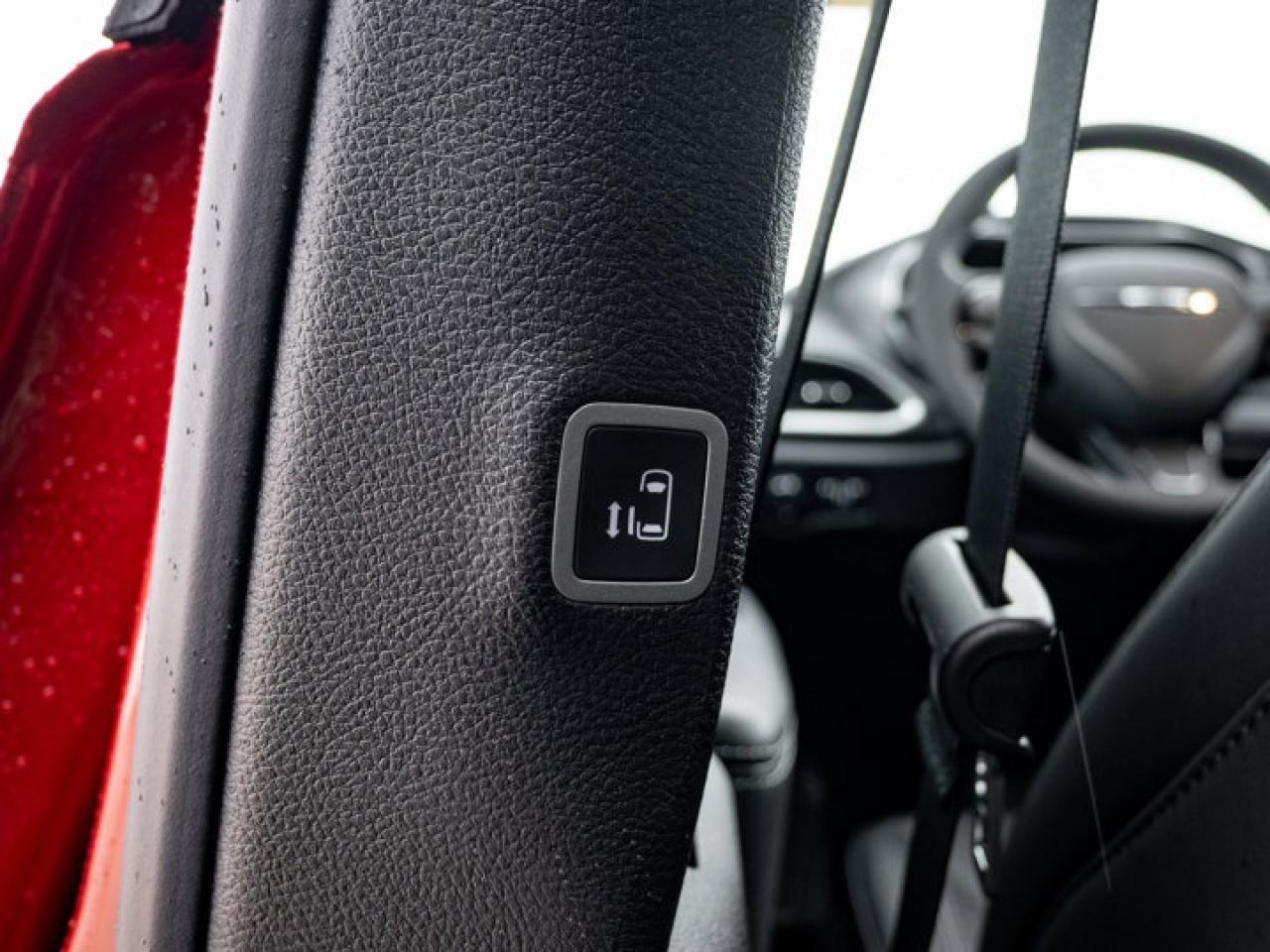 2026 Chrysler Pacifica Select Photo