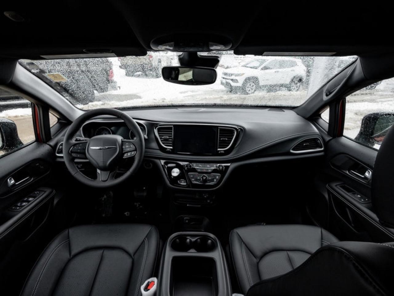 2026 Chrysler Pacifica Select Photo