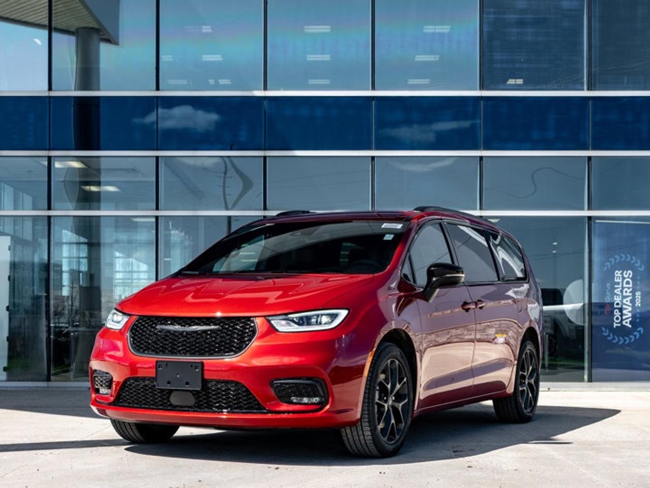 2026 Chrysler Pacifica Select Photo