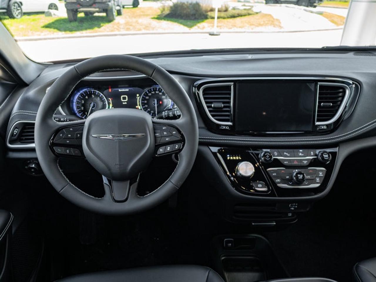 2026 Chrysler Pacifica Select Photo