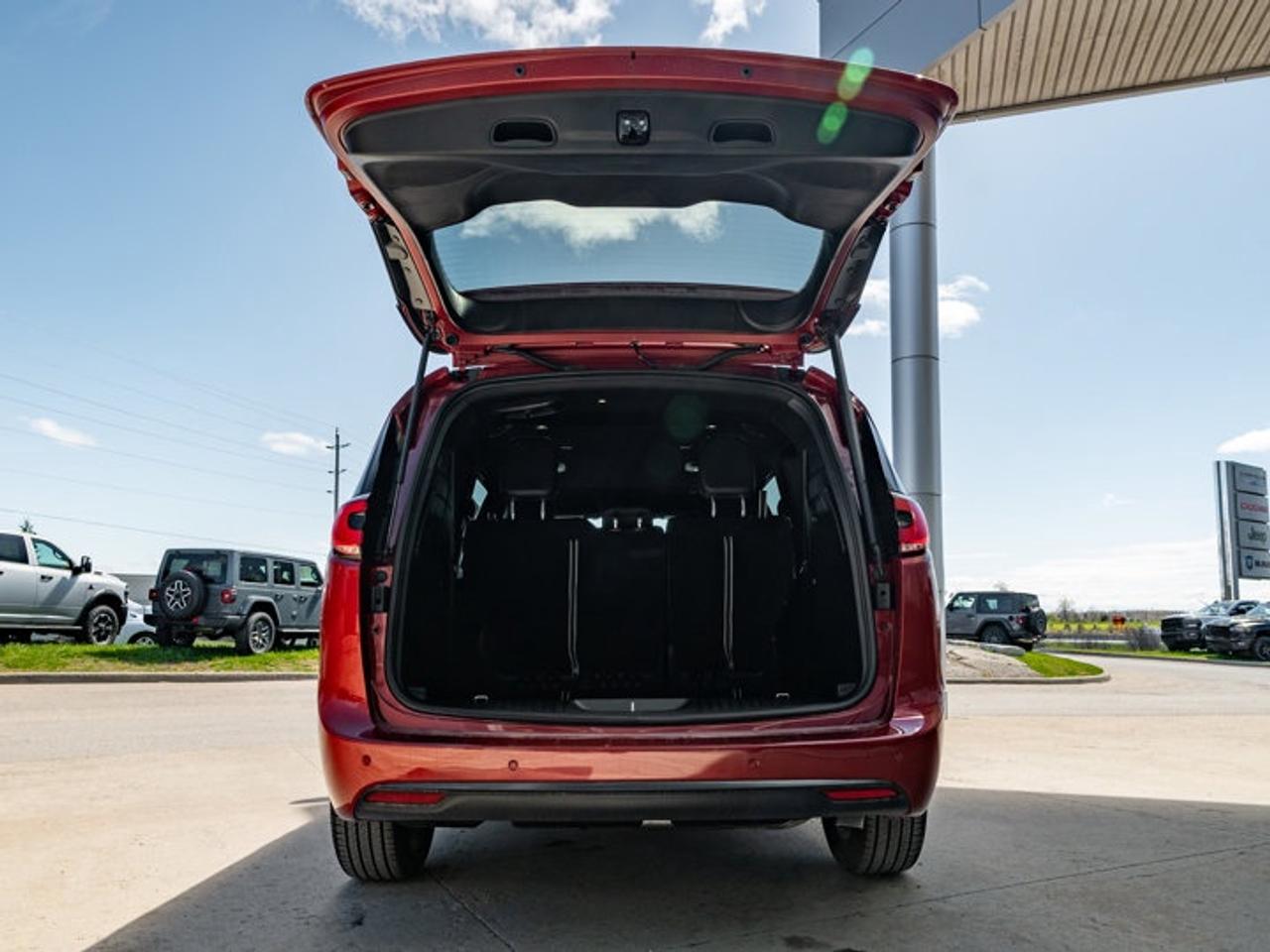 2026 Chrysler Pacifica Select Photo