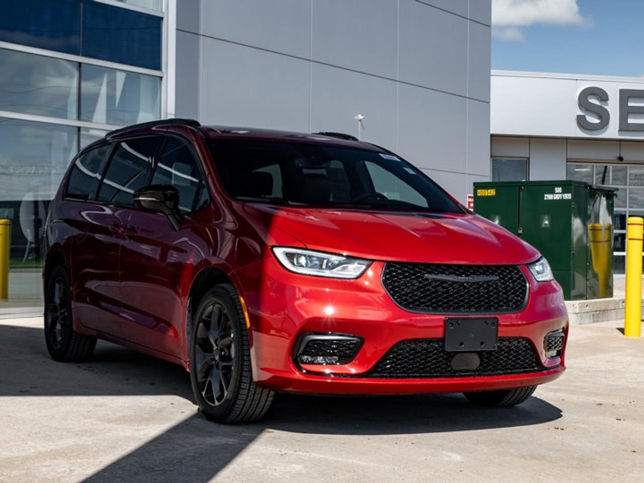 2026 Chrysler Pacifica Select Photo