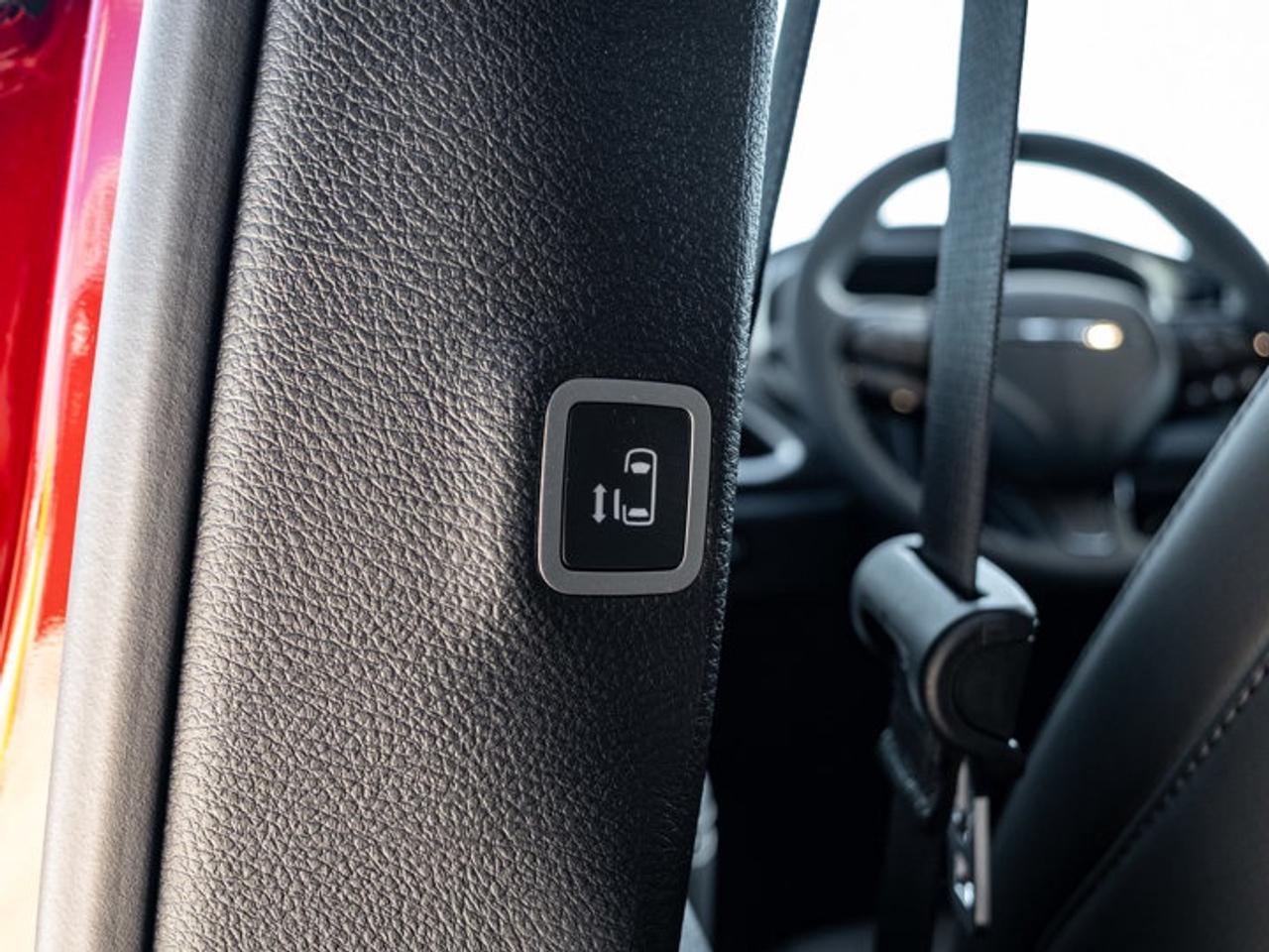 2026 Chrysler Pacifica Select Photo