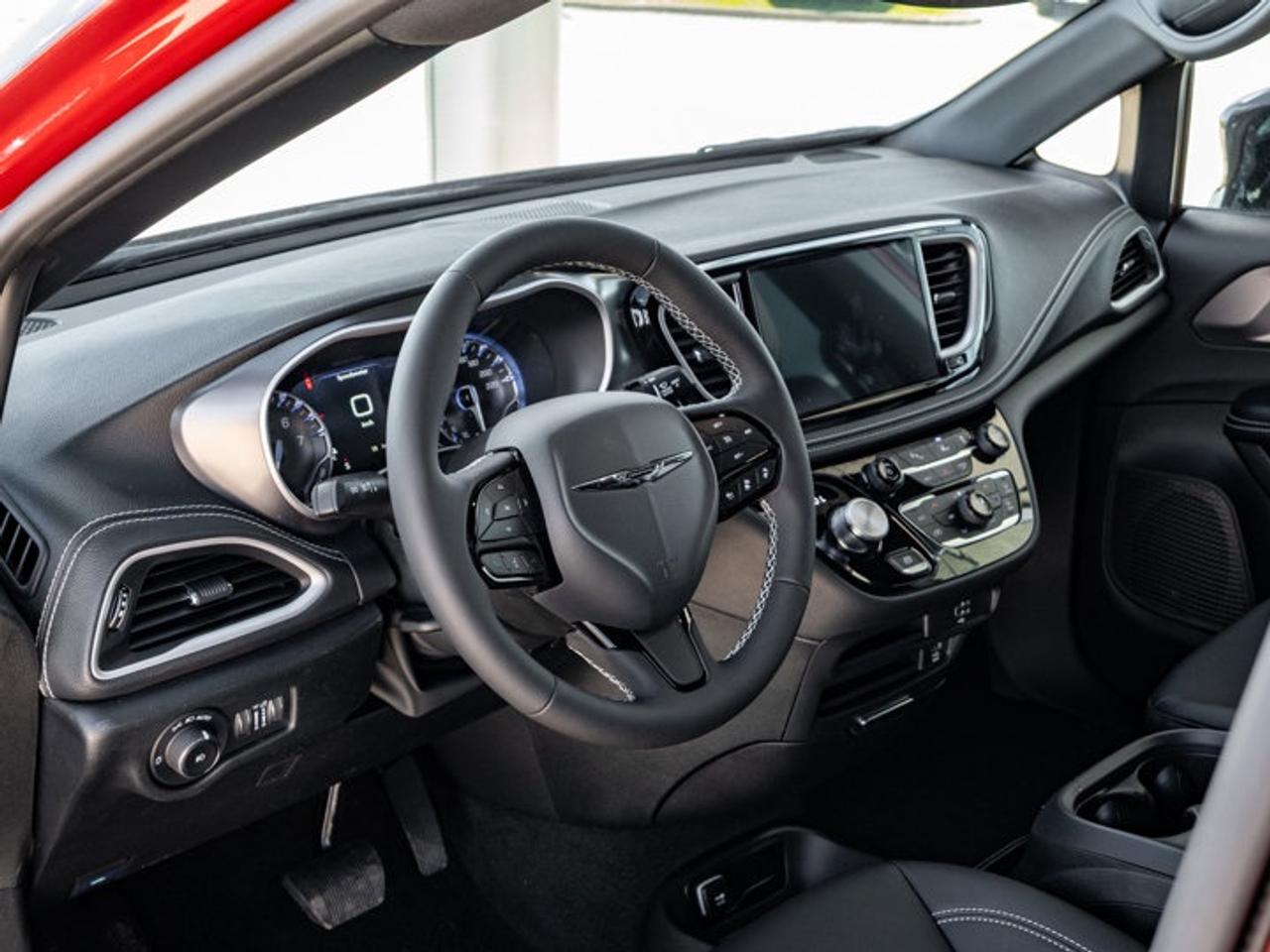 2026 Chrysler Pacifica Select Photo