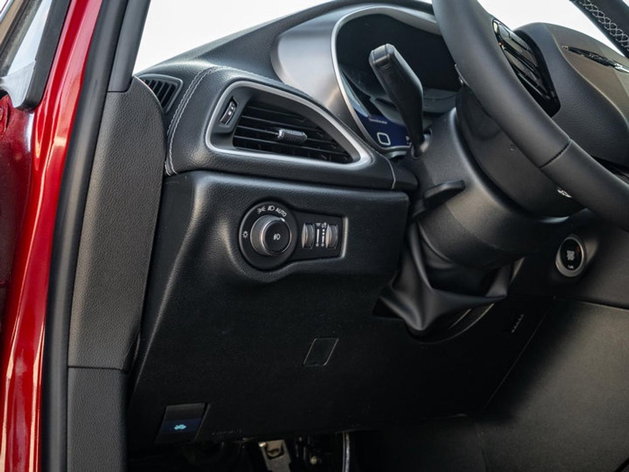 2026 Chrysler Pacifica Select Photo