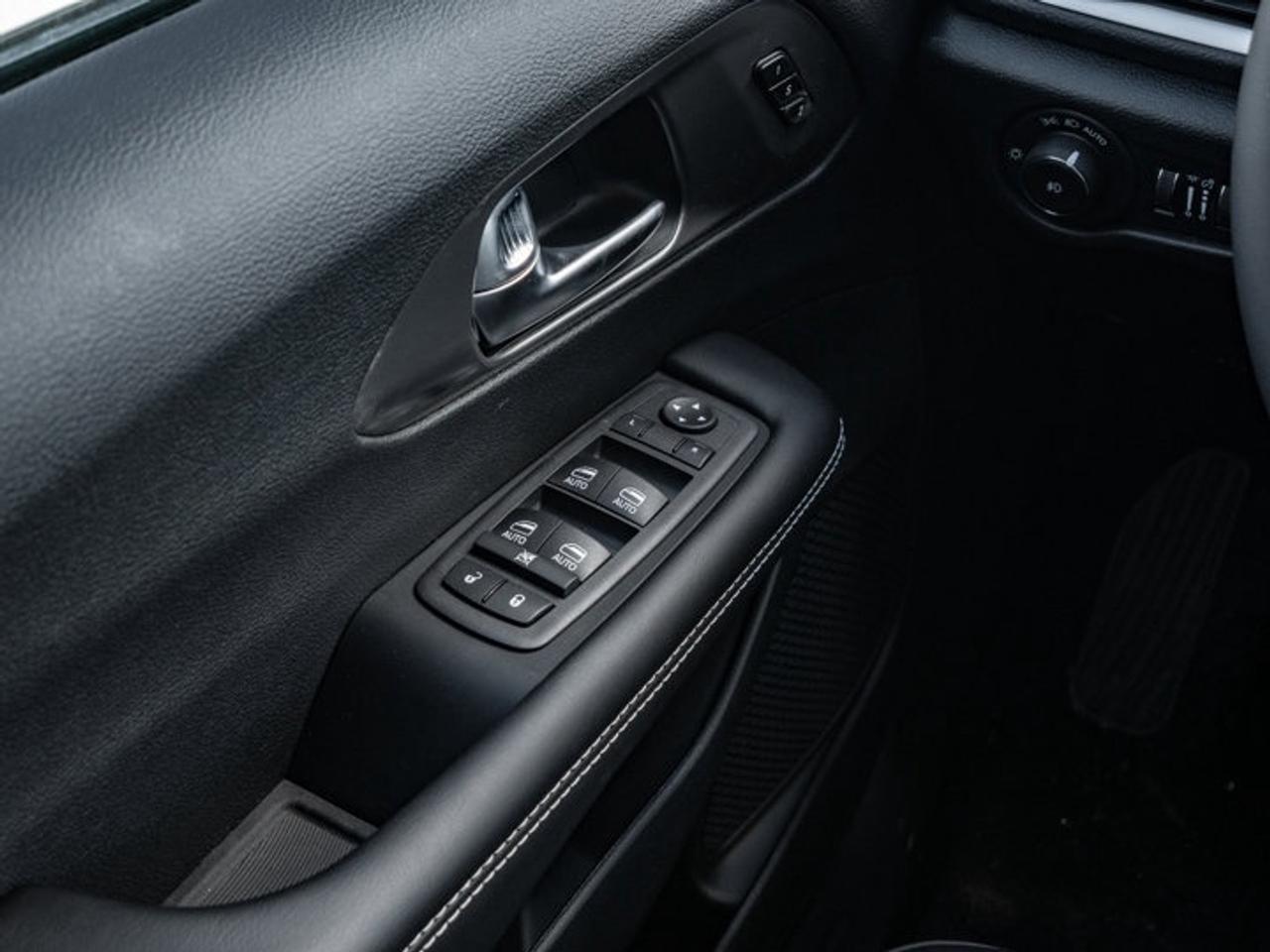 2026 Chrysler Pacifica Select Photo