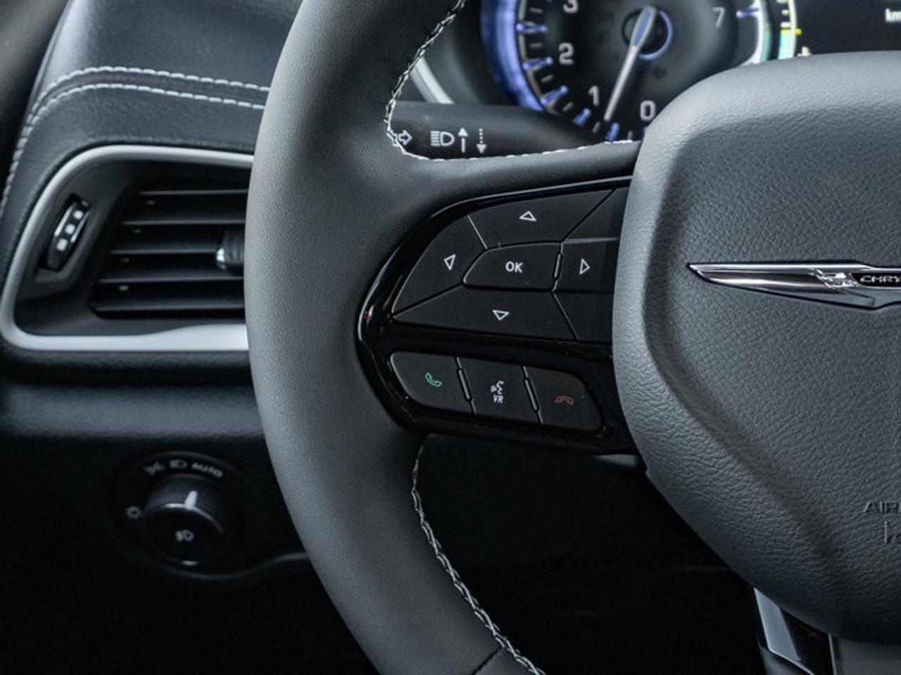 2026 Chrysler Pacifica Select Photo