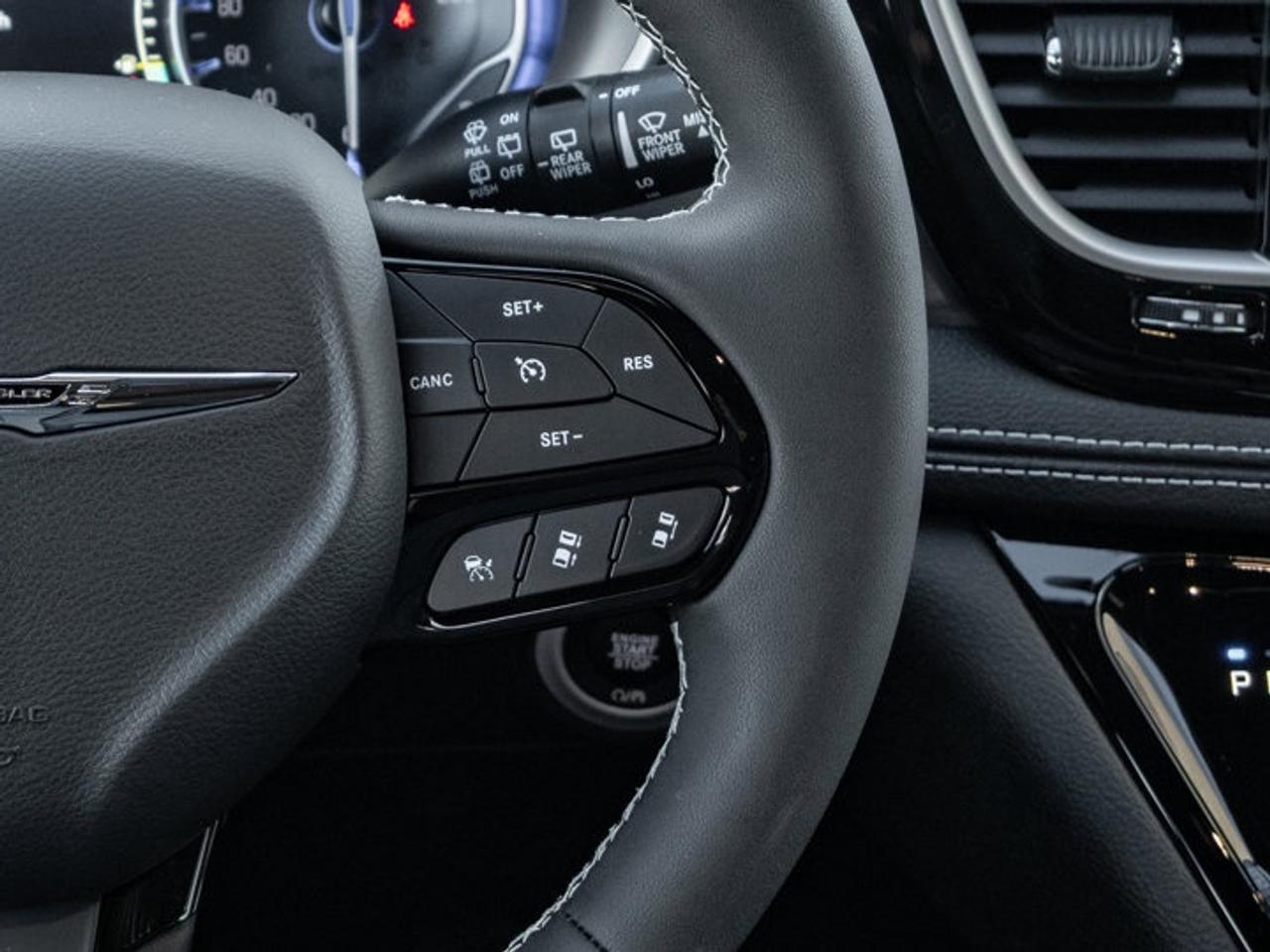2026 Chrysler Pacifica Select Photo