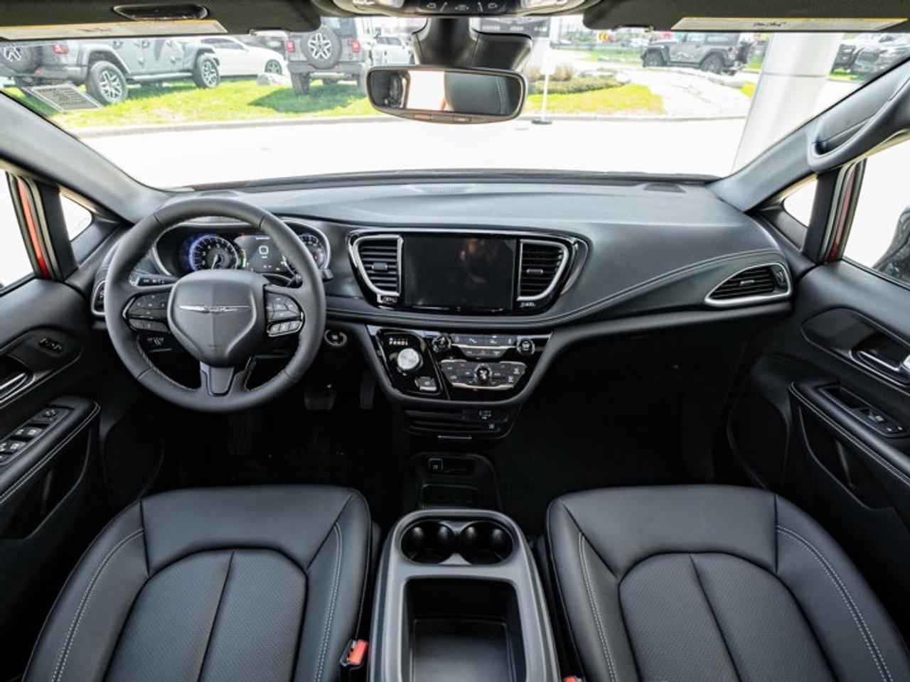 2026 Chrysler Pacifica Select Photo