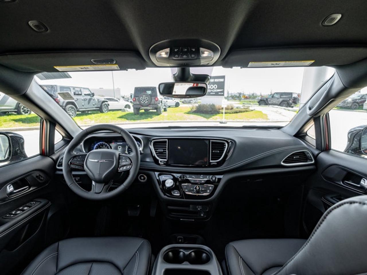 2026 Chrysler Pacifica Select Photo