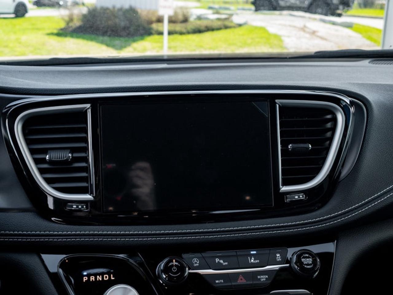 2026 Chrysler Pacifica Select Photo