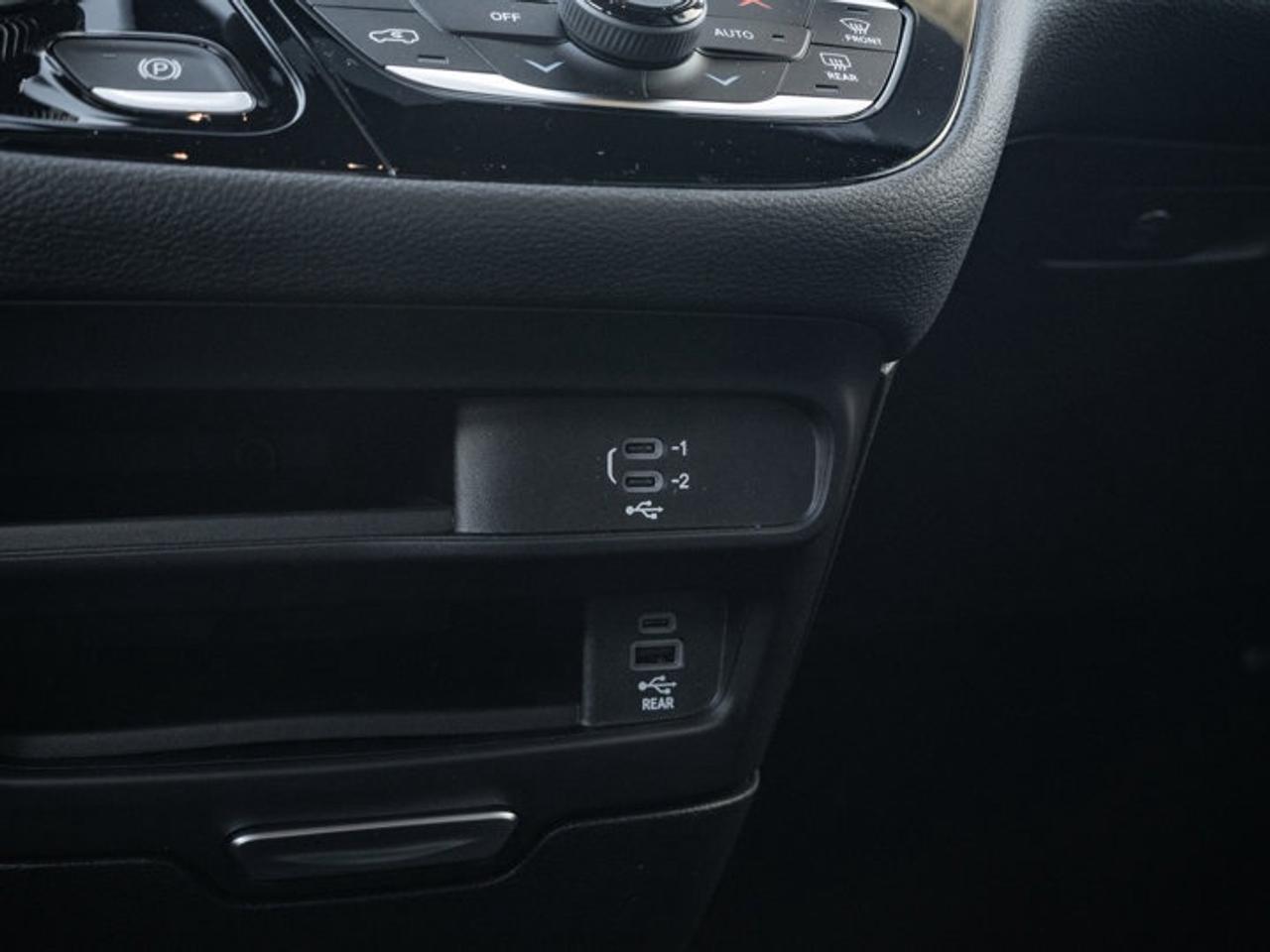 2026 Chrysler Pacifica Select Photo