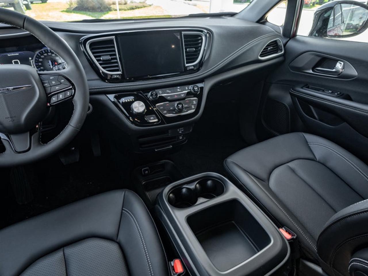 2026 Chrysler Pacifica Select Photo