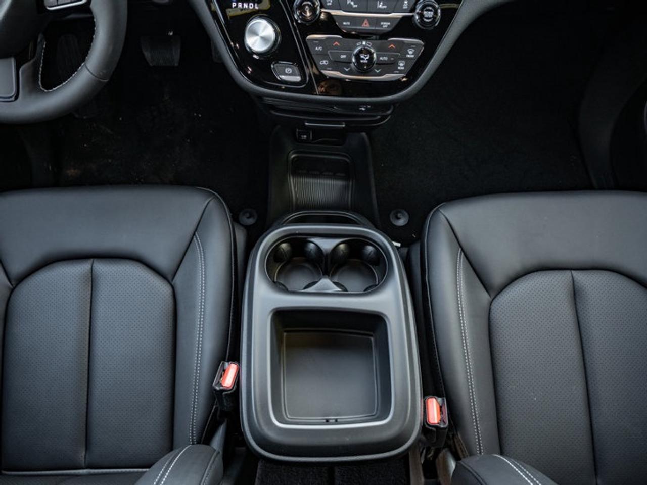 2026 Chrysler Pacifica Select Photo