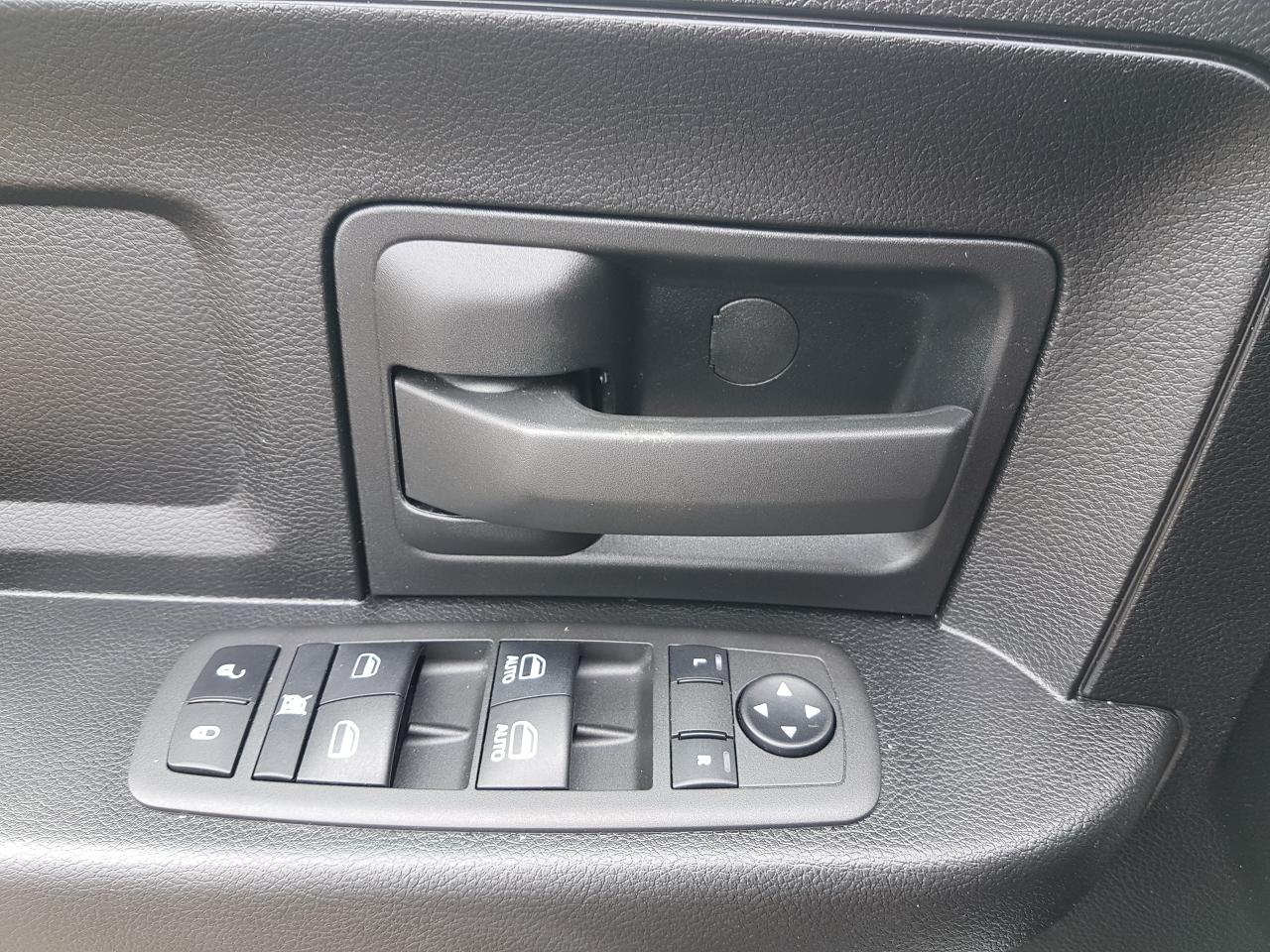 2022 RAM 1500 Classic Express Quad Cab 4x4 Photo