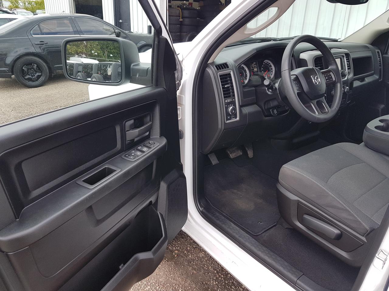 2022 RAM 1500 Classic Express Quad Cab 4x4 Photo