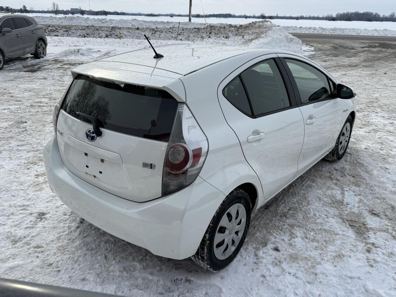 2014 Toyota Prius c LOW KM | BLUETOOTH | NO ACCIDENTS Photo4