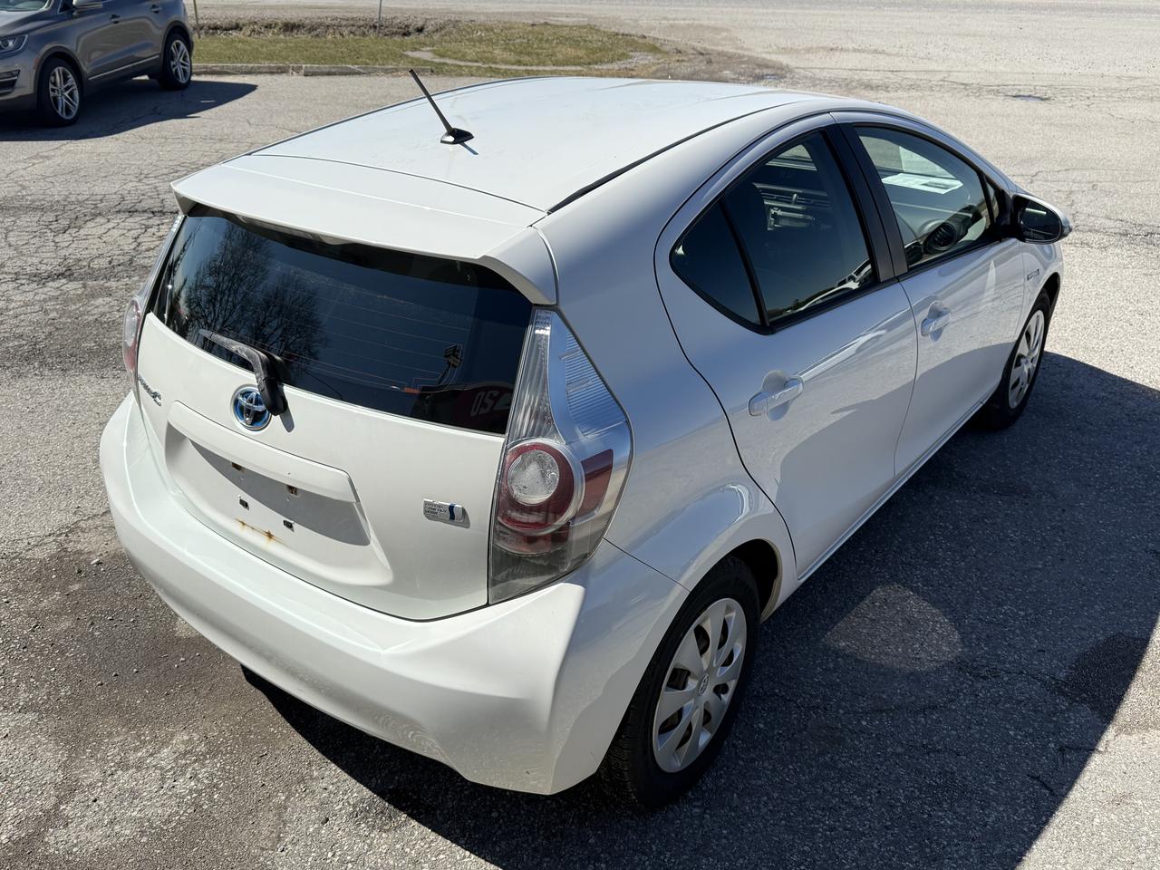2014 Toyota Prius c LOW KM | BLUETOOTH | NO ACCIDENTS Photo4