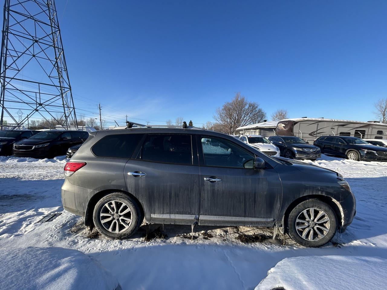 2015 Nissan Pathfinder SL Photo