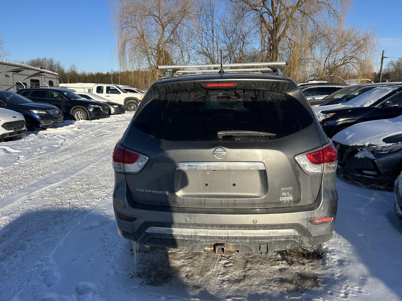 2015 Nissan Pathfinder SL Photo