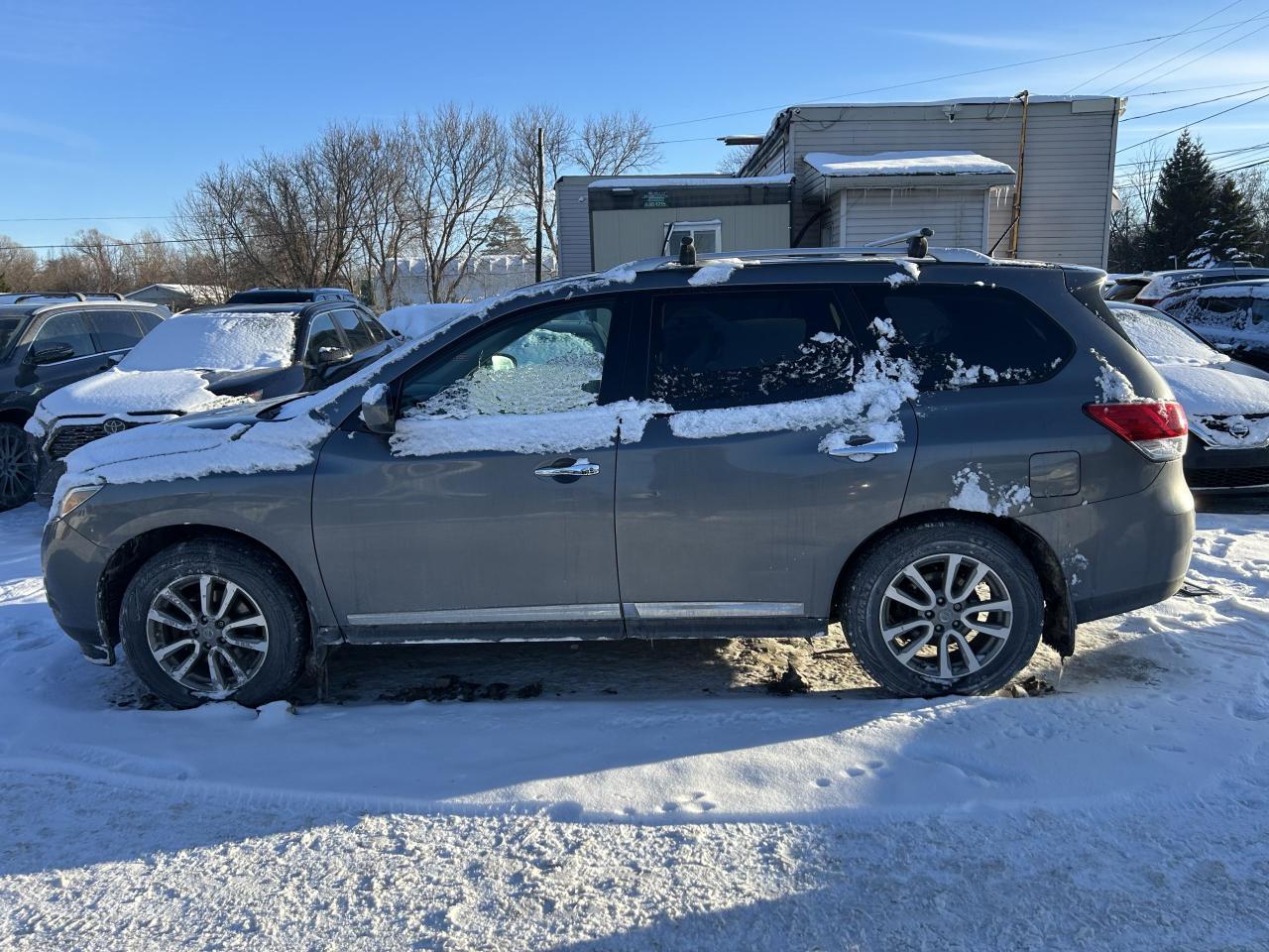 2015 Nissan Pathfinder SL Photo