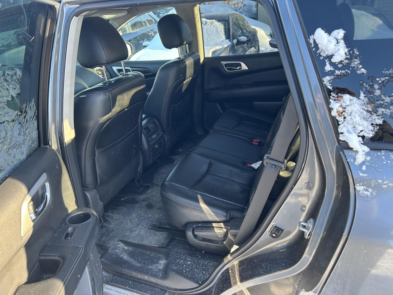 2015 Nissan Pathfinder SL Photo