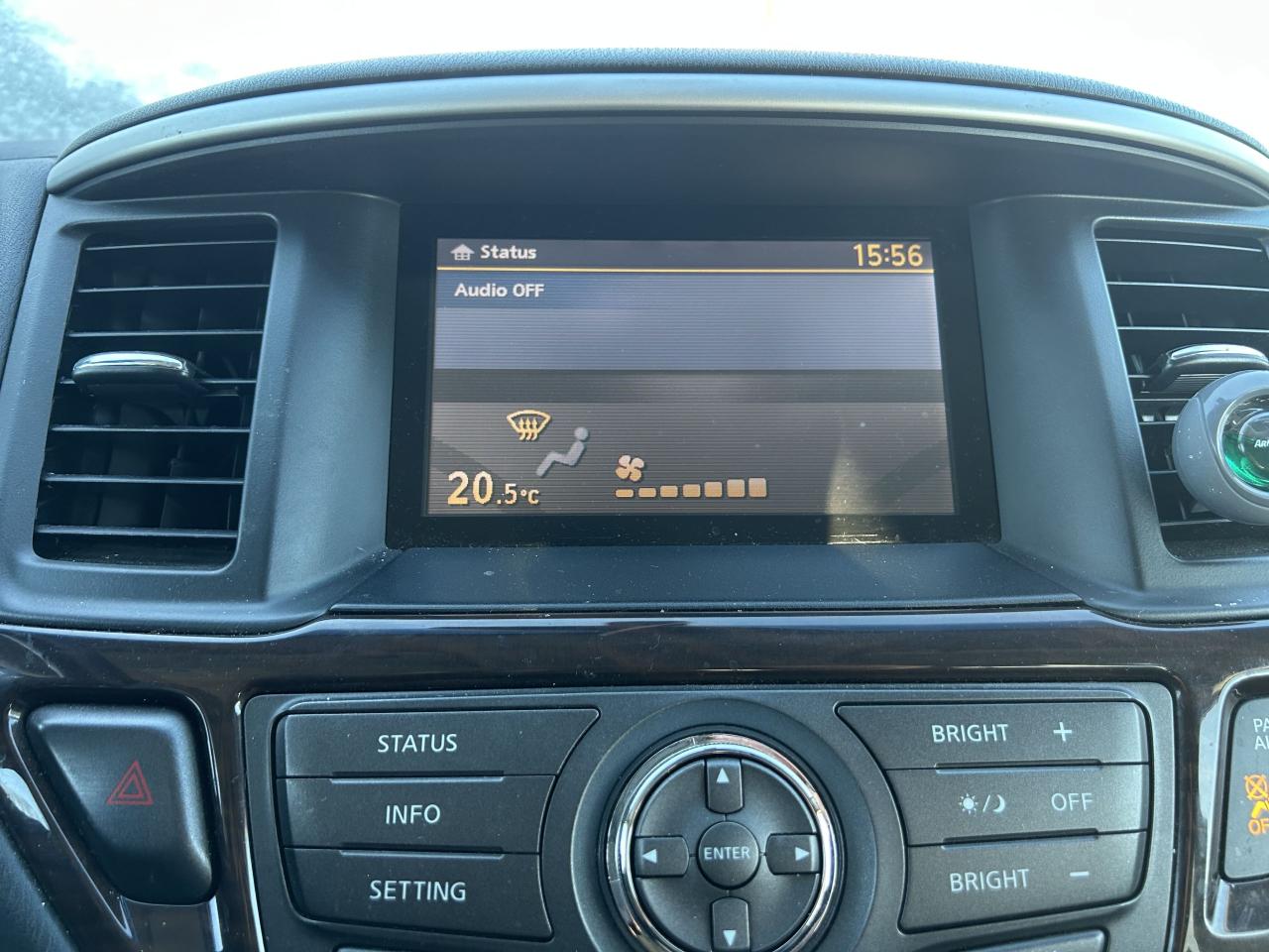 2015 Nissan Pathfinder SL Photo