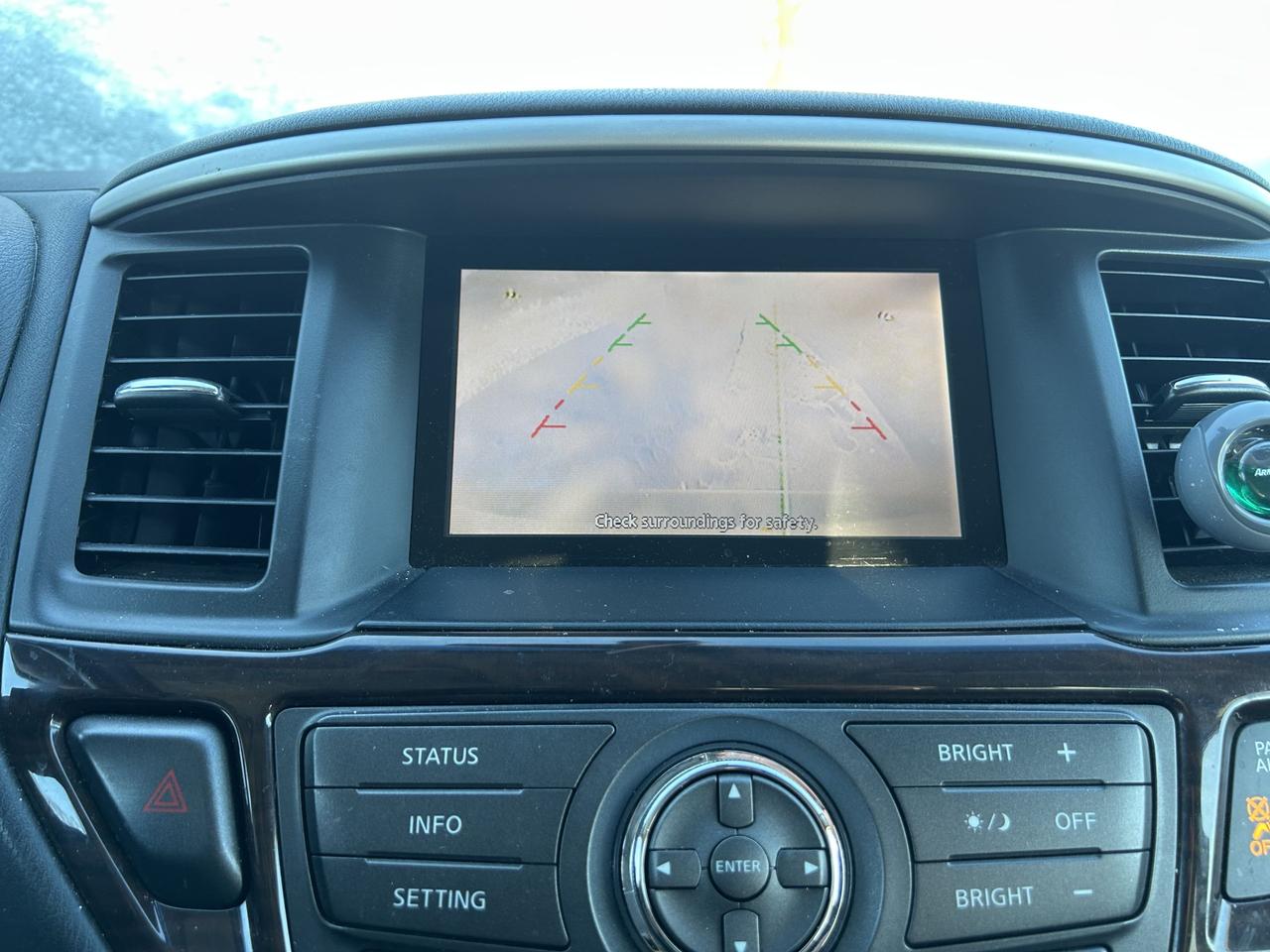 2015 Nissan Pathfinder SL Photo